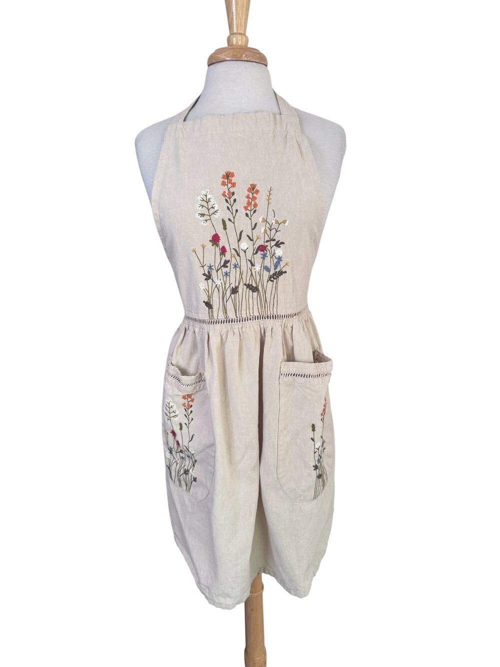 WORLD MARKET Natural Embroidered Floral Apron Lace Trim One Size Tan Cottagecore